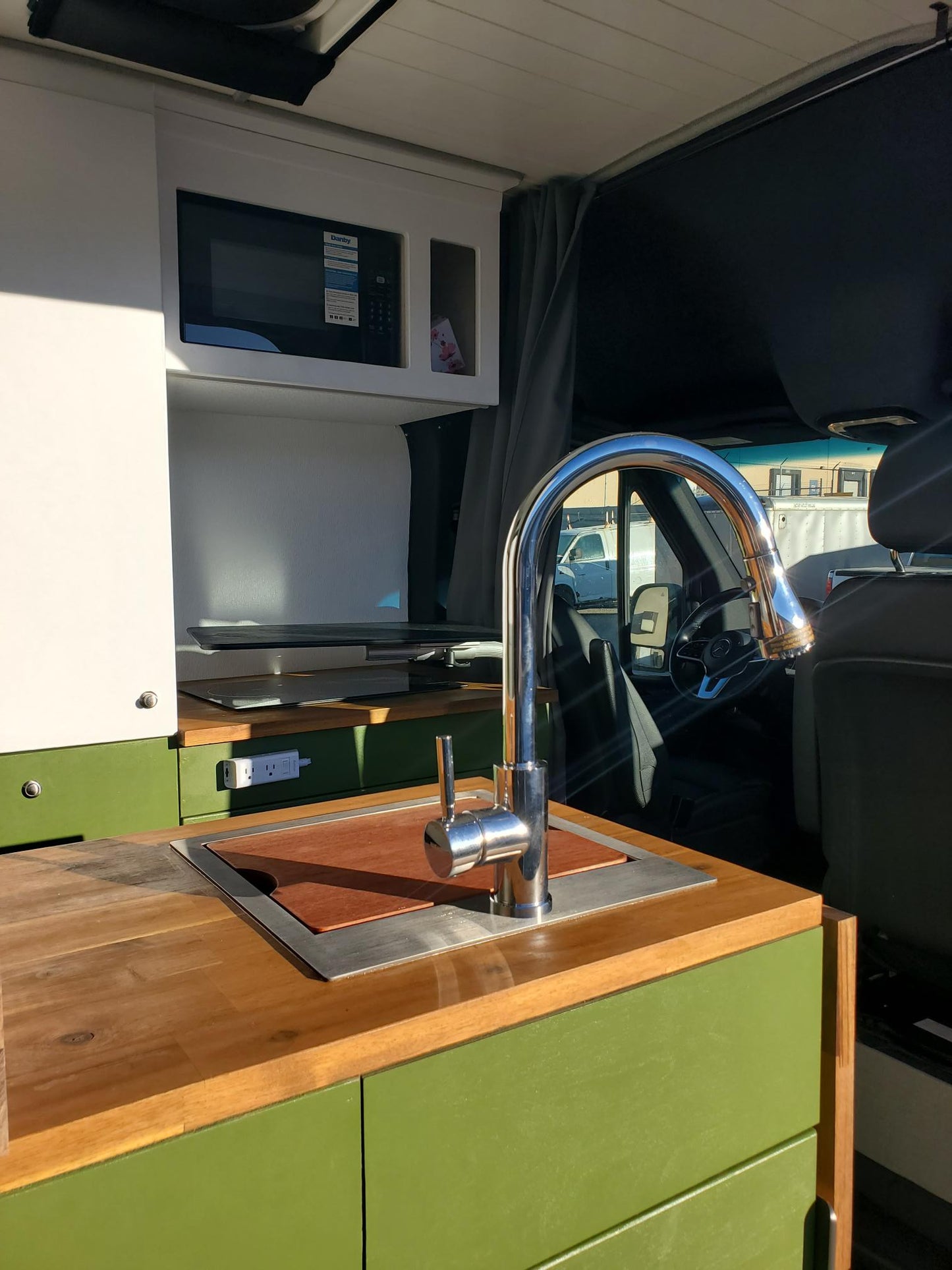 Ford Transit 148, Medium Sink Unit
