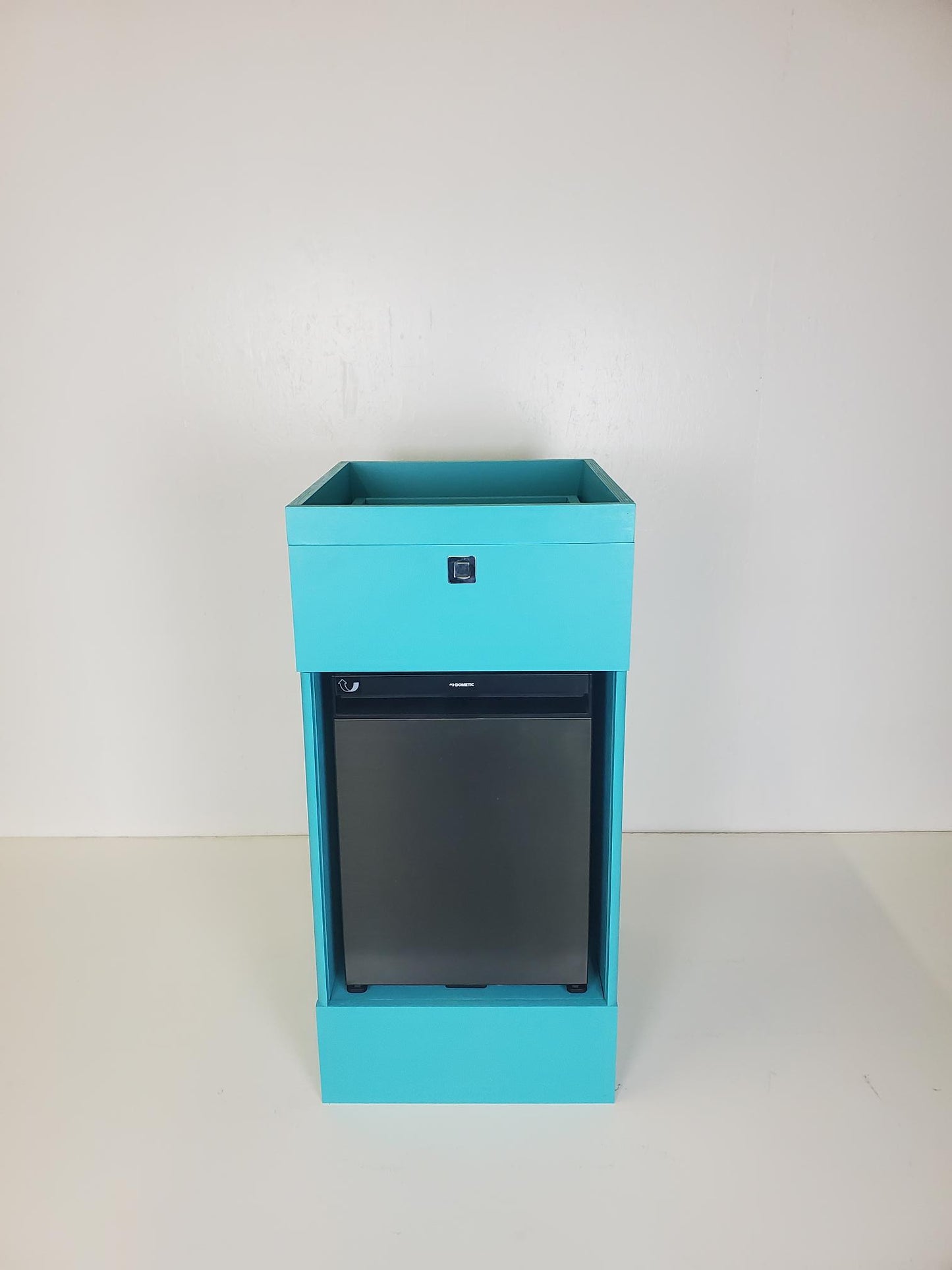 Ford Transit 148, Fridge Unit